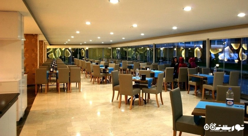 رستوران سرپوشیده هتل گرند آگژا